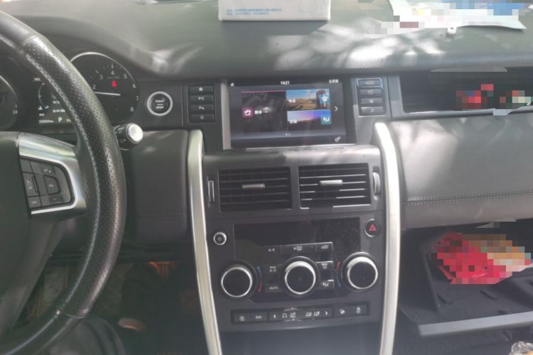 Used Land Rover Discovery Sport 2017 2.0T PURE Audio And AC Panel