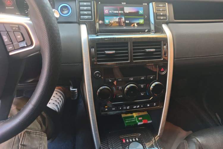 Used Land Rover Discovery Sport 2017 2.0T HSE Audio And AC Panel