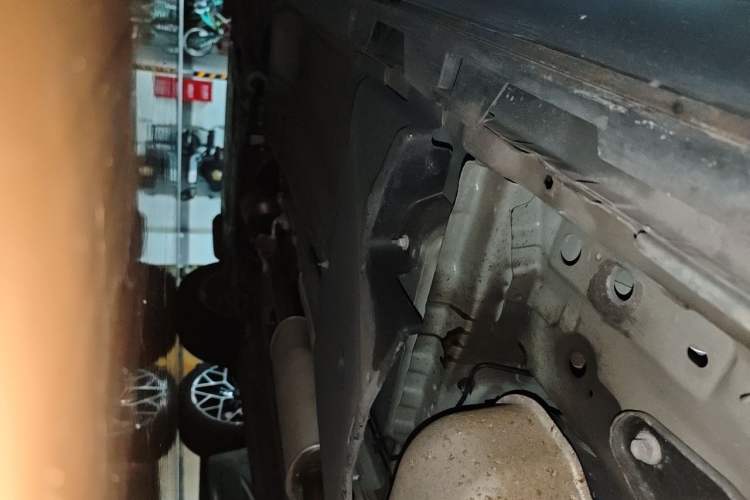 Used Land Rover Discovery Sport 2017 2.0T SE Chassis Rear Left