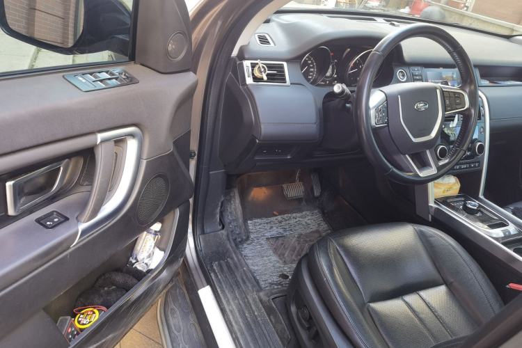 Used Land Rover Discovery Sport 2017 2.0T SE Driver Seat