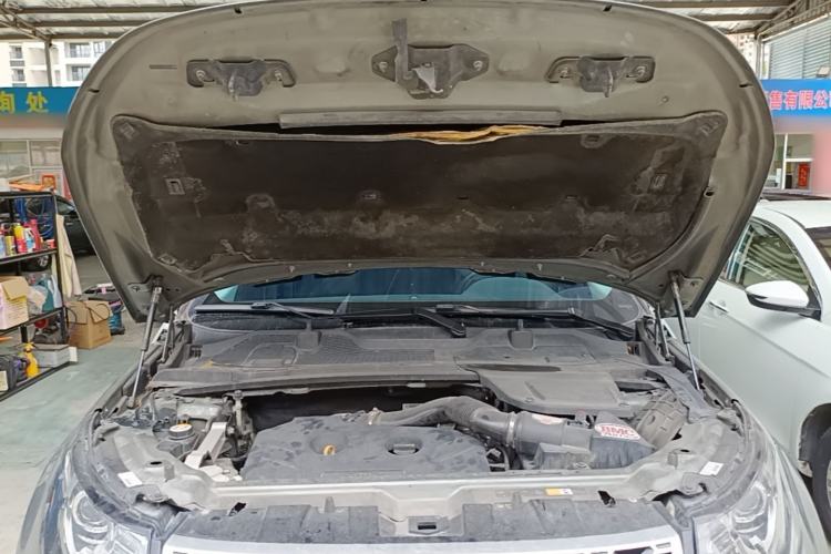 Used Land Rover Discovery Sport 2017 2.0T HSE Engine Bay