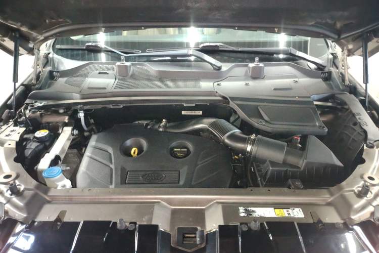 Used Land Rover Discovery Sport 2017 2.0T HSE Engine Bay