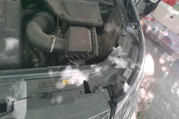 Used Land Rover Discovery Sport 2017 2.0T PURE Engine Bay Left