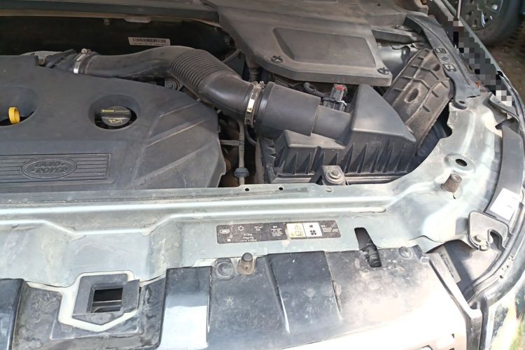 Used Land Rover Discovery Sport 2017 2.0T SE Engine Bay Left