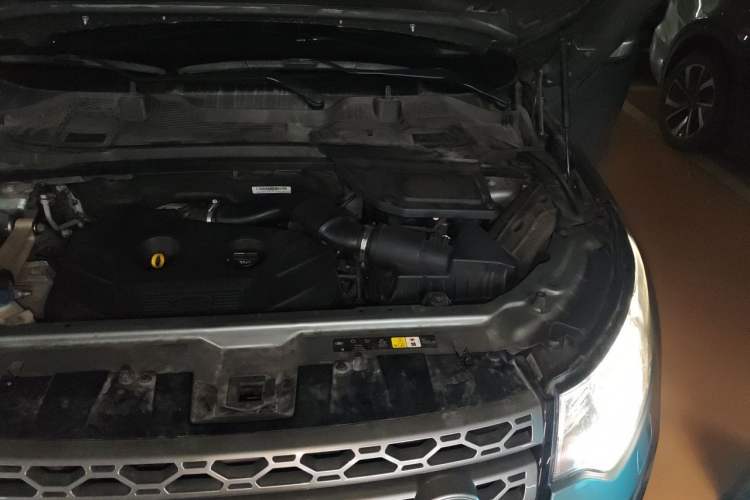 Used Land Rover Discovery Sport 2017 2.0T SE Engine Bay Left