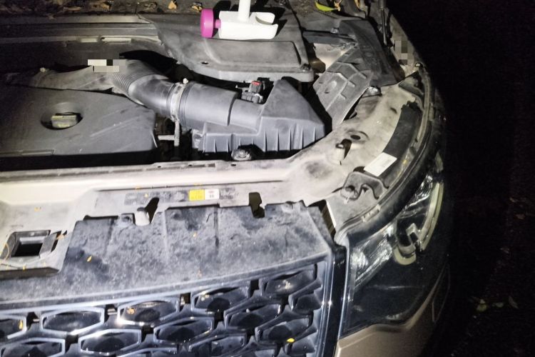 Used Land Rover Discovery Sport 2017 2.0T Cool Black Limited Edition Engine Bay Left