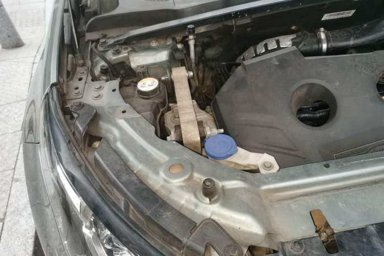 Used Land Rover Discovery Sport 2017 2.0T SE Engine Bay Right