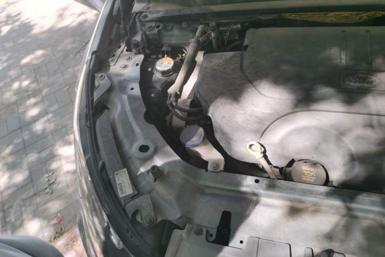Used Land Rover Discovery Sport 2017 2.0T PURE Engine Bay Right