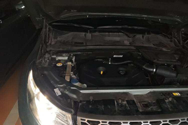 Used Land Rover Discovery Sport 2017 2.0T SE Engine Bay Right