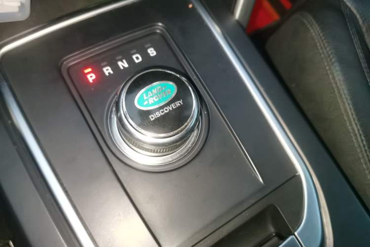 Used Land Rover Discovery Sport 2017 2.0T SE Gear Lever