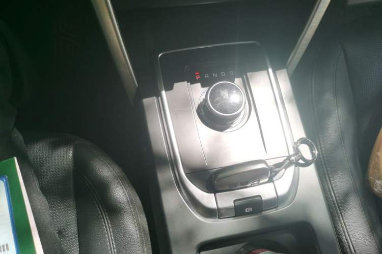 Used Land Rover Discovery Sport 2017 2.0T PURE Gear Lever