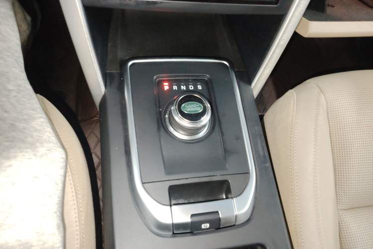 Used Land Rover Discovery Sport 2017 2.0T HSE Gear Lever