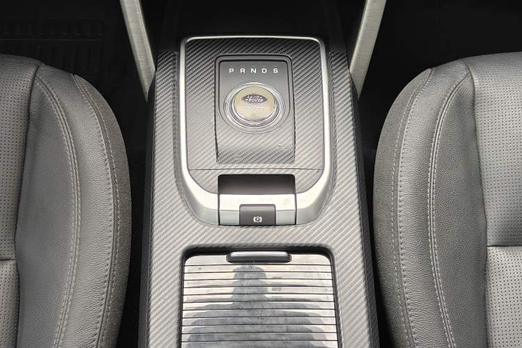 Used Land Rover Discovery Sport 2017 2.0T SE Gear Lever