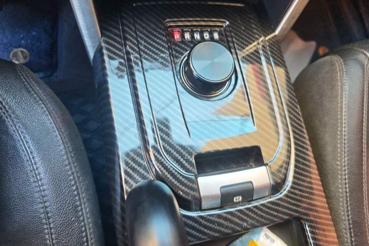 Used Land Rover Discovery Sport 2017 2.0T HSE Gear Lever