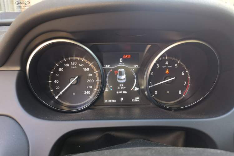 Used Land Rover Discovery Sport 2017 2.0T SE Instrument Cluster