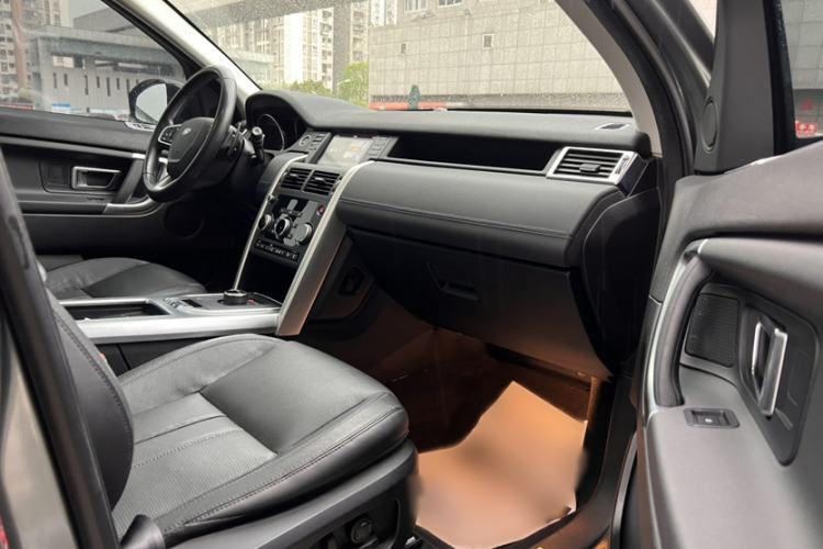 Used Land Rover Discovery Sport 2017 2.0T SE Interior 5