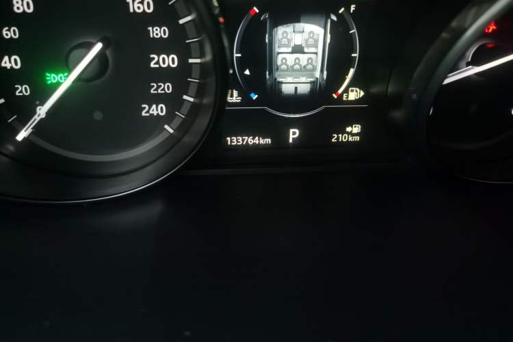 Used Land Rover Discovery Sport 2017 2.0T SE Odometer Close Up