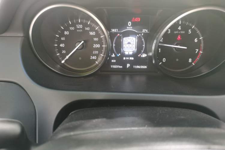 Used Land Rover Discovery Sport 2017 2.0T PURE Odometer Close Up