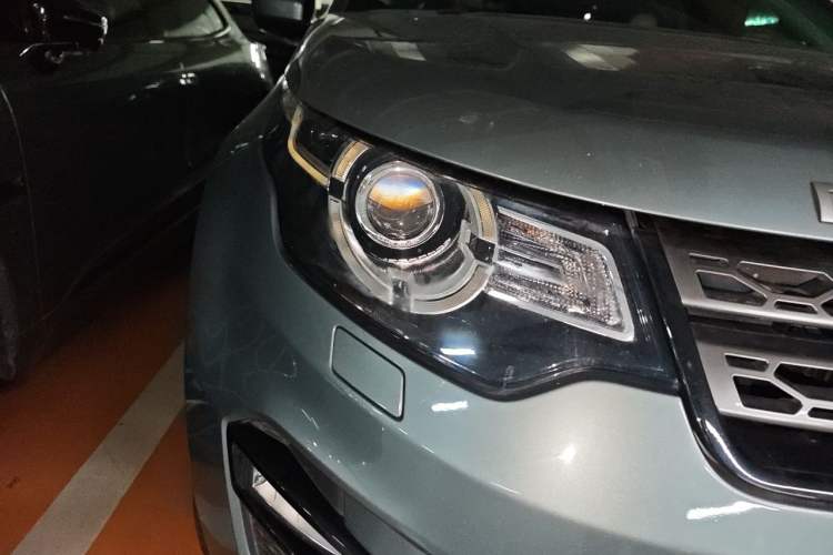 Used Land Rover Discovery Sport 2017 2.0T SE Right Front Headlight