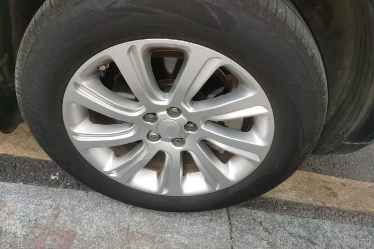 Used Land Rover Discovery Sport 2017 2.0T SE Right Front Wheel Hub