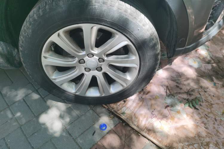 Used Land Rover Discovery Sport 2017 2.0T PURE Right Front Wheel Hub
