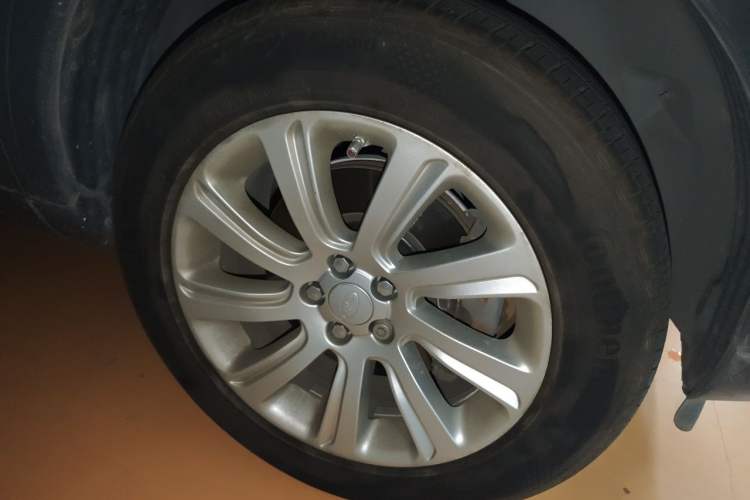 Used Land Rover Discovery Sport 2017 2.0T SE Right Front Wheel Hub