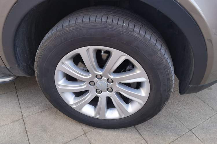 Used Land Rover Discovery Sport 2017 2.0T SE Right Front Wheel Hub