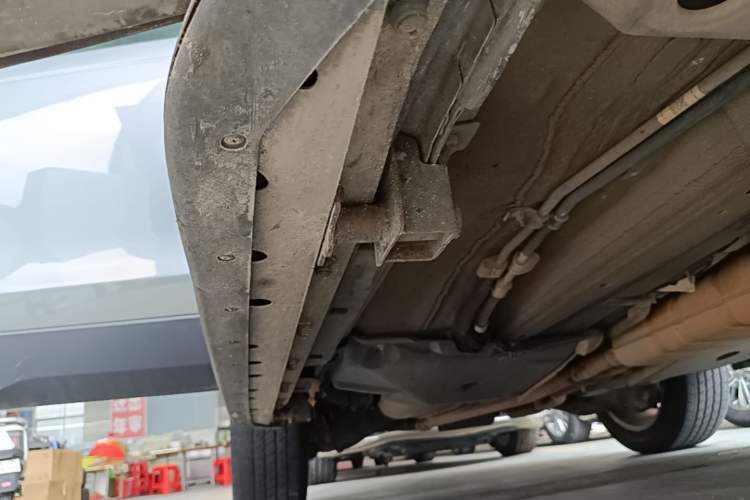 Used Land Rover Discovery Sport 2017 2.0T HSE Right Side Sill