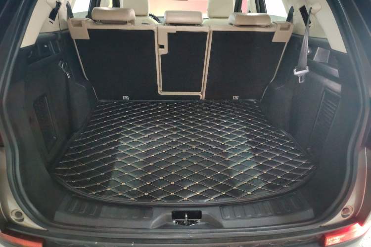 Used Land Rover Discovery Sport 2017 2.0T HSE Trunk