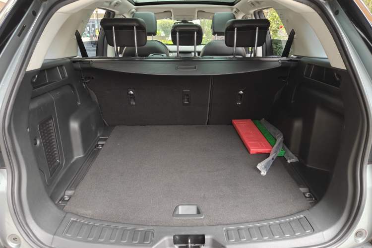 Used Land Rover Discovery Sport 2017 2.0T SE Trunk