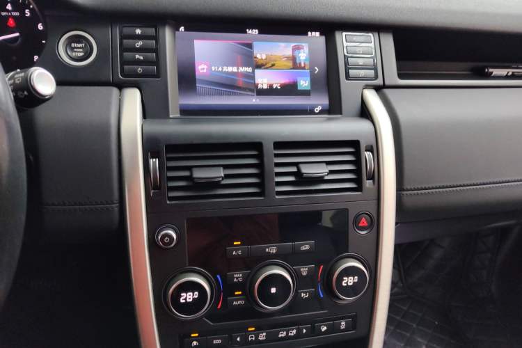 Used Land Rover Discovery Sport 2017 2.0T SE Audio And AC Panel