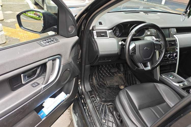 Used Land Rover Discovery Sport 2017 2.0T SE Driver Seat