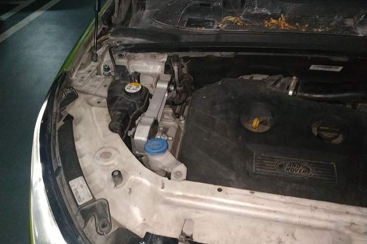 Used Land Rover Discovery Sport 2017 2.0T SE Engine Bay Right