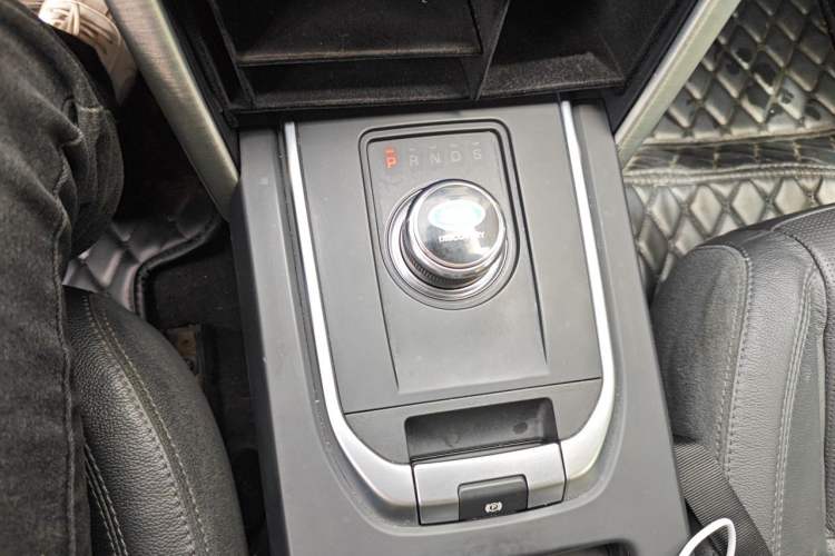 Used Land Rover Discovery Sport 2017 2.0T SE Gear Lever