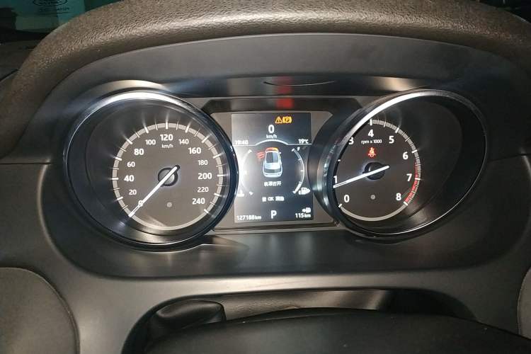 Used Land Rover Discovery Sport 2017 2.0T SE Instrument Cluster