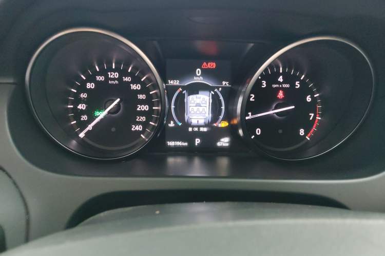Used Land Rover Discovery Sport 2017 2.0T SE Instrument Cluster