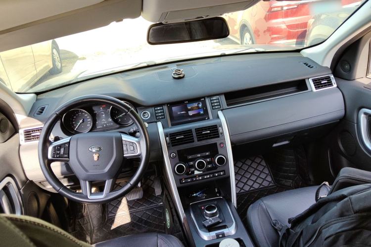 Used Land Rover Discovery Sport 2017 2.0T SE Interior 2