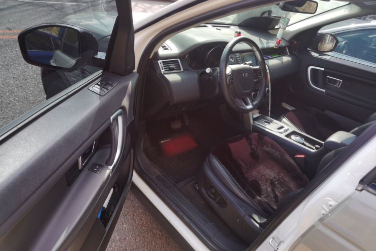 Used Land Rover Discovery Sport 2017 2.0T SE Interior 3