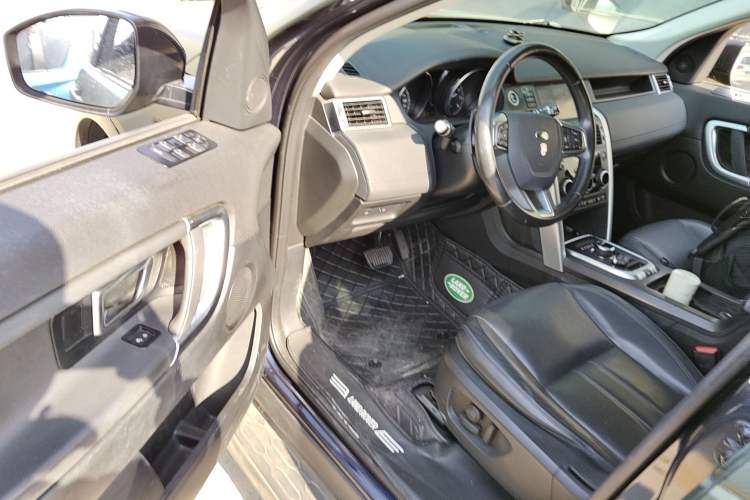 Used Land Rover Discovery Sport 2017 2.0T SE Interior 3