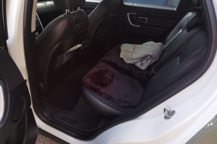Used Land Rover Discovery Sport 2017 2.0T SE Interior 4