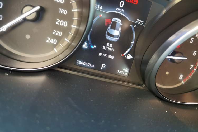 Used Land Rover Discovery Sport 2017 2.0T SE Odometer Close Up