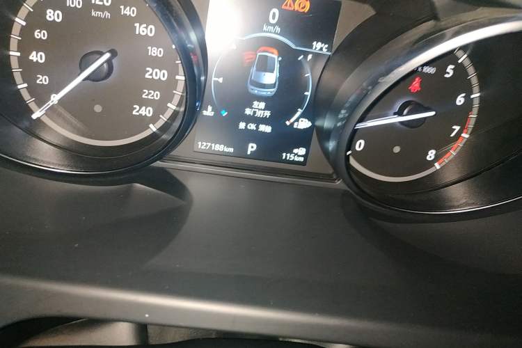 Used Land Rover Discovery Sport 2017 2.0T SE Odometer Close Up