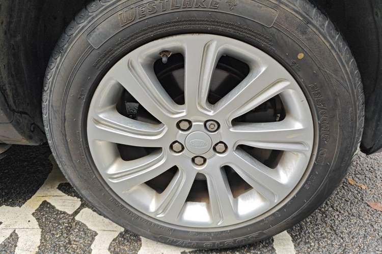 Used Land Rover Discovery Sport 2017 2.0T SE Right Front Wheel Hub