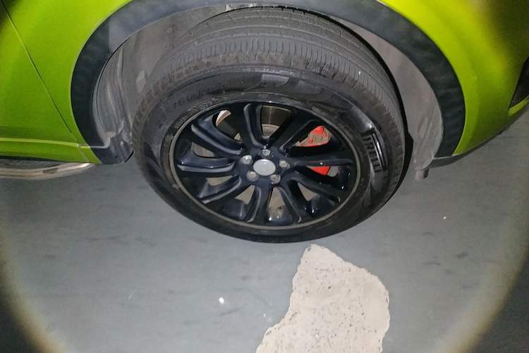 Used Land Rover Discovery Sport 2017 2.0T SE Right Front Wheel Hub