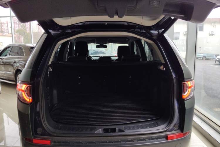 Used Land Rover Discovery Sport 2017 2.0T SE Trunk