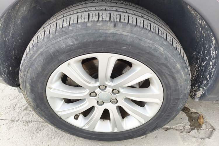 Used Land Rover Discovery Sport 2017 2.0T SE Left Front Wheel Hub