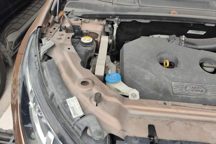 Used Land Rover Discovery Sport 2017 2.0T SE Engine Bay Right