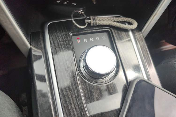 Used Land Rover Discovery Sport 2017 2.0T SE Gear Lever