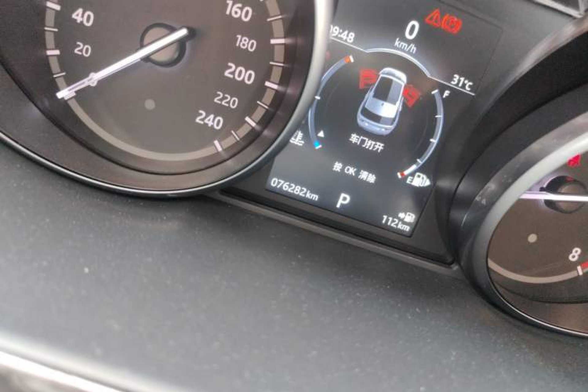 Used Land Rover Discovery Sport 2017 2.0T SE Odometer Close Up