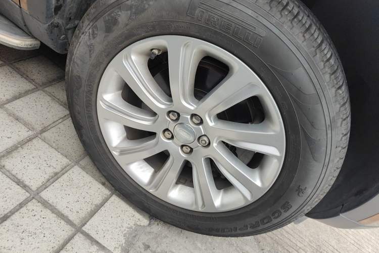 Used Land Rover Discovery Sport 2017 2.0T SE Right Front Wheel Hub
